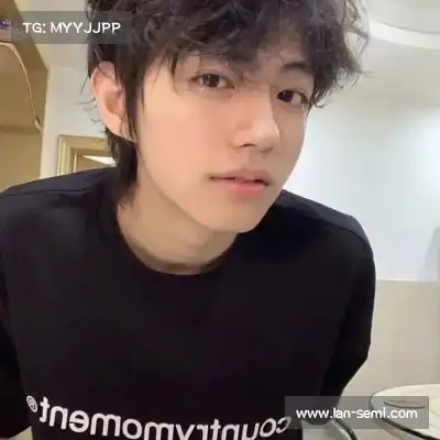 万桢翼